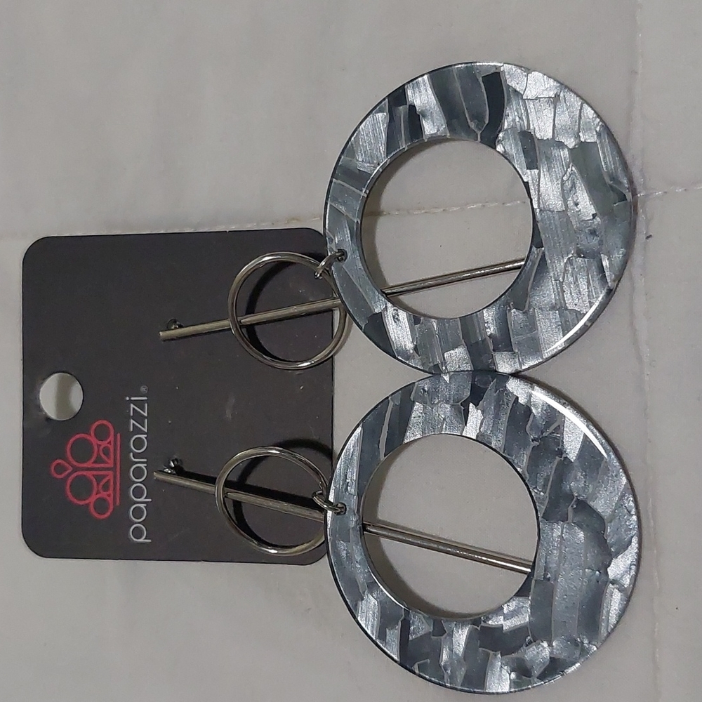 Paparazzi gray earrings